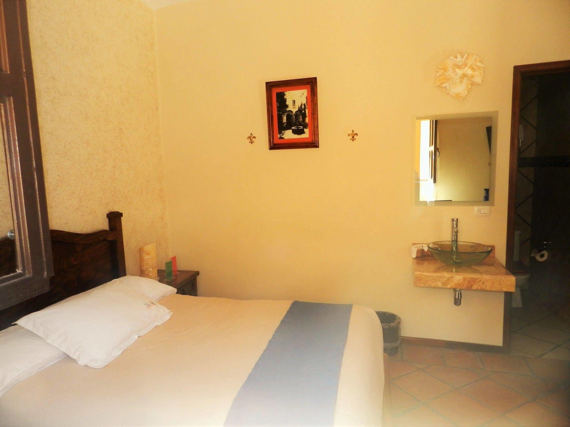 Collection O Al Otro Lado Del Rio, Puebla Hotel Ngoại thất bức ảnh A room at the hotel