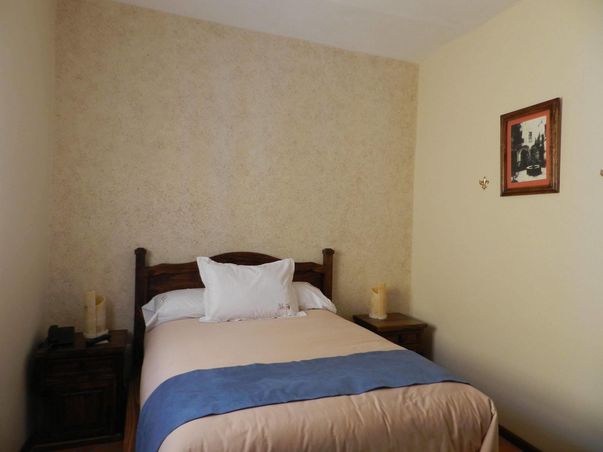 Collection O Al Otro Lado Del Rio, Puebla Hotel Ngoại thất bức ảnh A bedroom at the hotel